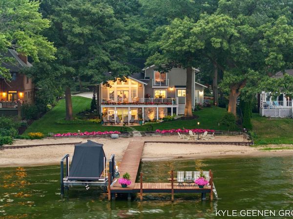 620 Lawn Avenue, Holland, MI 49424