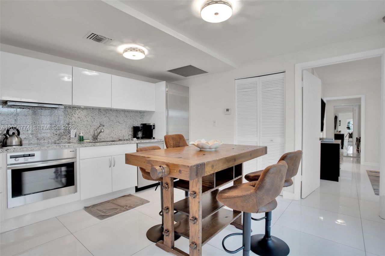 1250 Ocean Dr , Unit 2N, Miami Beach, FL 33139 Photo