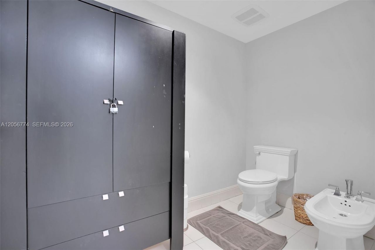 1250 Ocean Dr , Unit 2N, Miami Beach, FL 33139 Photo