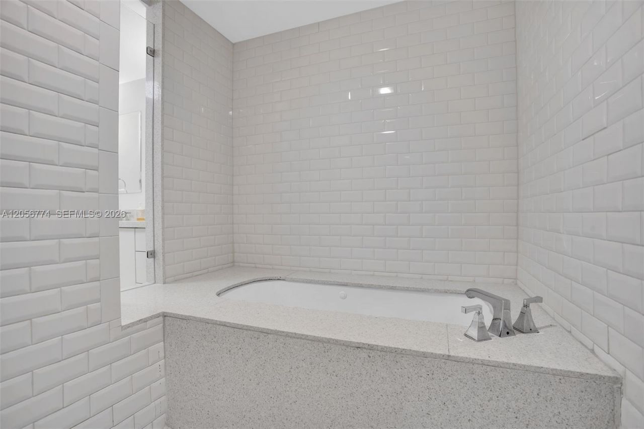1250 Ocean Dr , Unit 2N, Miami Beach, FL 33139 Photo