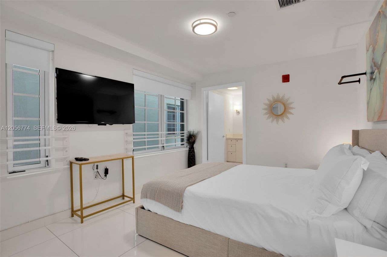 1250 Ocean Dr , Unit 2N, Miami Beach, FL 33139 Photo