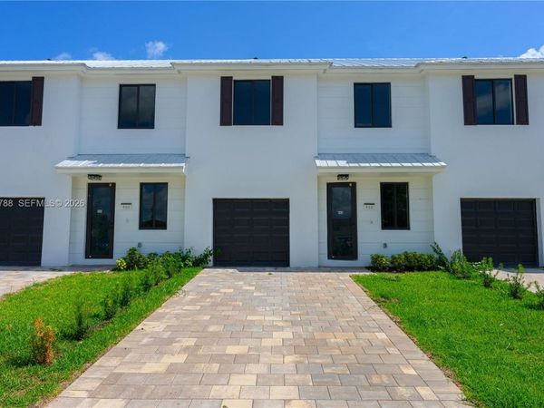 854 SW 1st St , Florida City, FL 33034