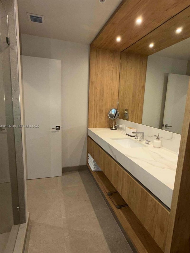 11 NE 6th St, Unit 705, Miami, FL 33132 Photo