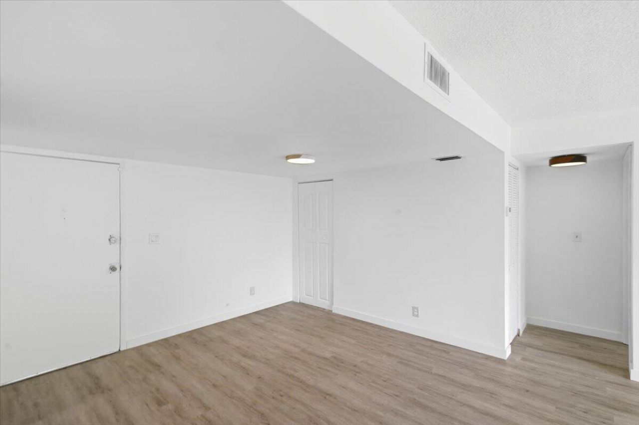 6301 N University Drive, Unit 206, Tamarac, FL 33321 Photo