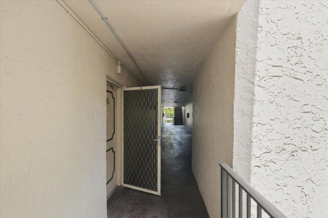 6301 N University Drive, Unit 206, Tamarac, FL 33321 Photo