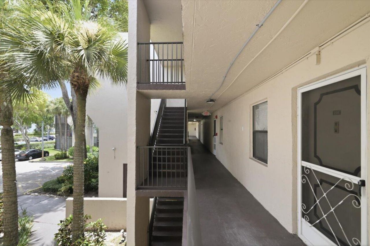 6301 N University Drive, Unit 206, Tamarac, FL 33321 Photo