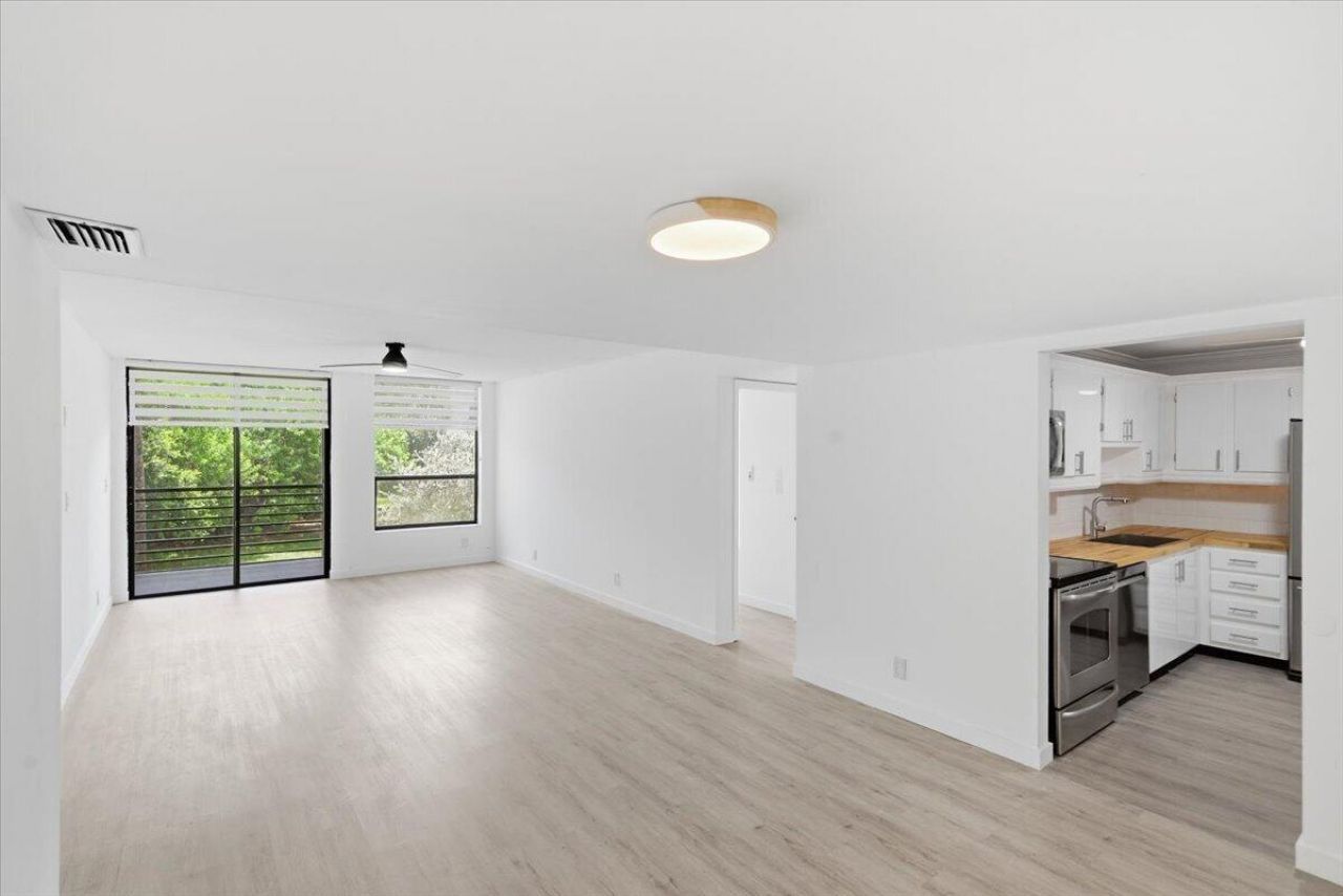 6301 N University Drive, Unit 206, Tamarac, FL 33321 Photo