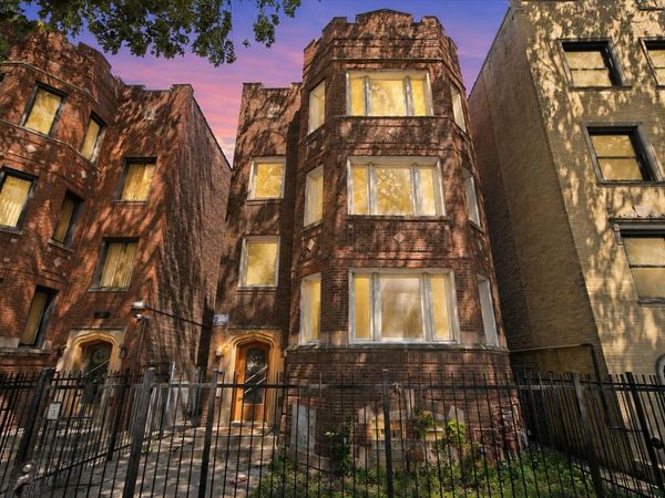 7537 S Phillips Avenue , Chicago, IL 60649