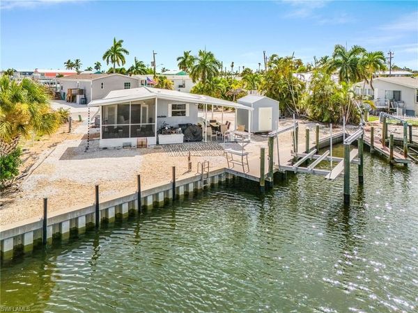 3653 Dewberry LN, ST. JAMES CITY, FL 33956