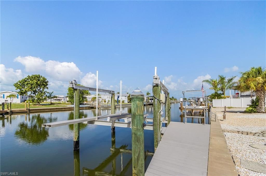 3653 Dewberry Ln, Saint James City, FL 33956 Photo