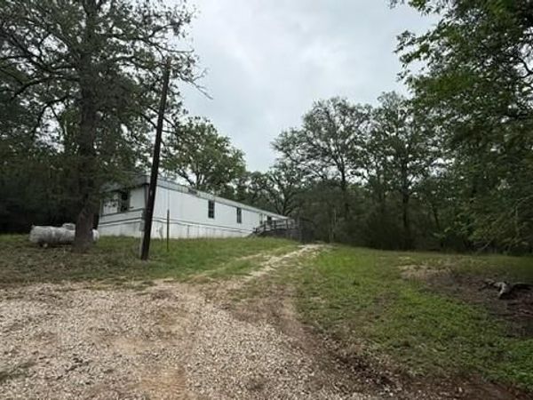 398 Laura LN , Bastrop, TX 78602