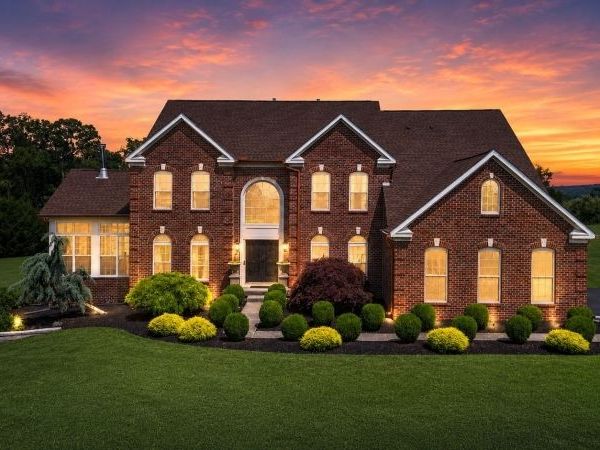 3 Surrey Way, Alexandria, NJ 08867