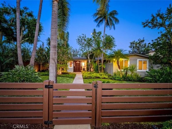 1962 Fullerton Avenue, Costa Mesa, CA 92627