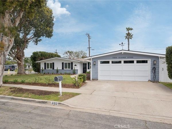 300 Esther Street , Costa Mesa, CA 92627