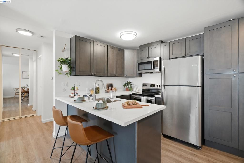 199 Montecito Ave, Unit 305, Oakland, CA 94610 Main Photo