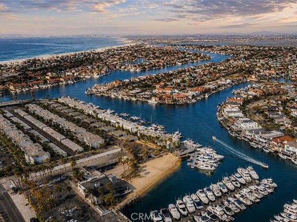 4167 Warner Avenue , Huntington Beach, CA 92649