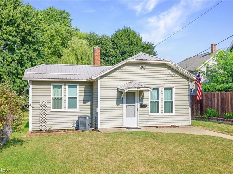 909 Brown Avenue NW, Canton, OH 44703 Photo 2