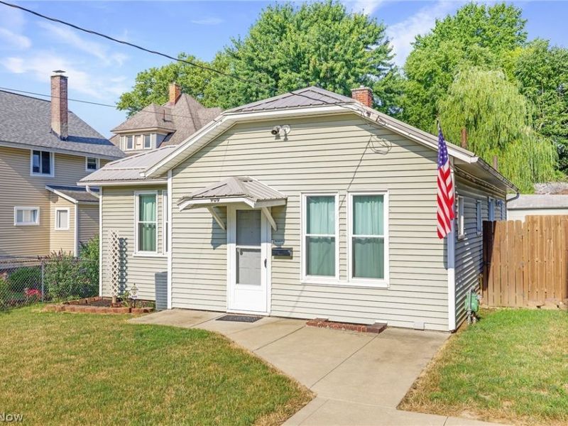 909 Brown Avenue NW, Canton, OH 44703 Photo 3