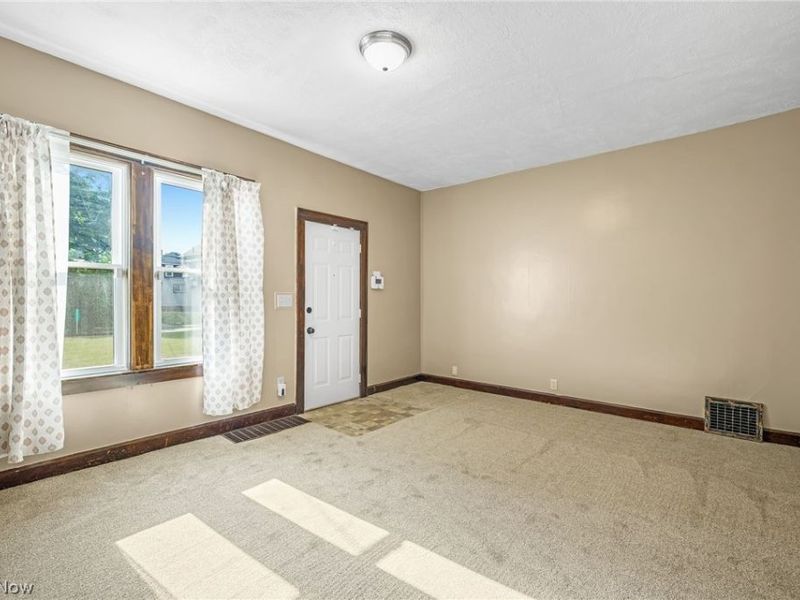 909 Brown Avenue NW, Canton, OH 44703 Photo 6