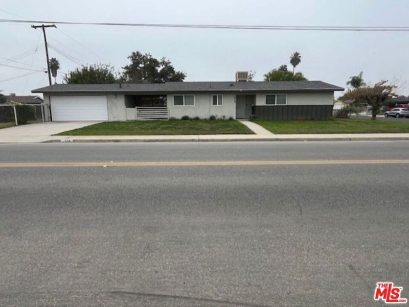 1909 Albany St, Delano, CA 93215 Main Photo