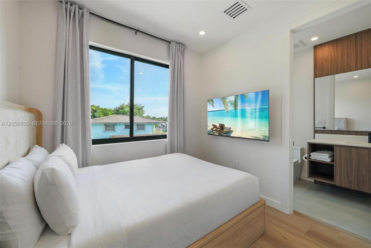984 SW 10th St , Unit 1, Miami, FL 33130 Photo