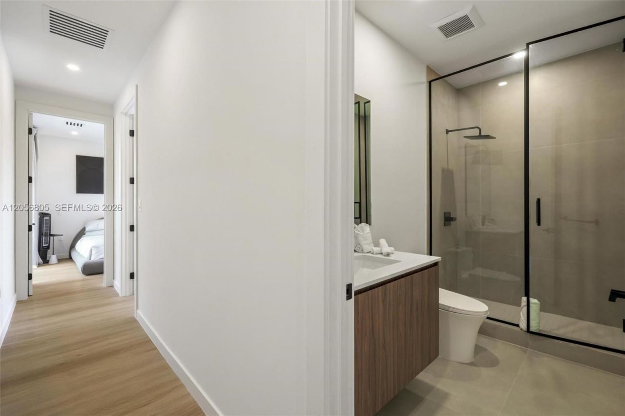 984 SW 10th St , Unit 1, Miami, FL 33130 Photo