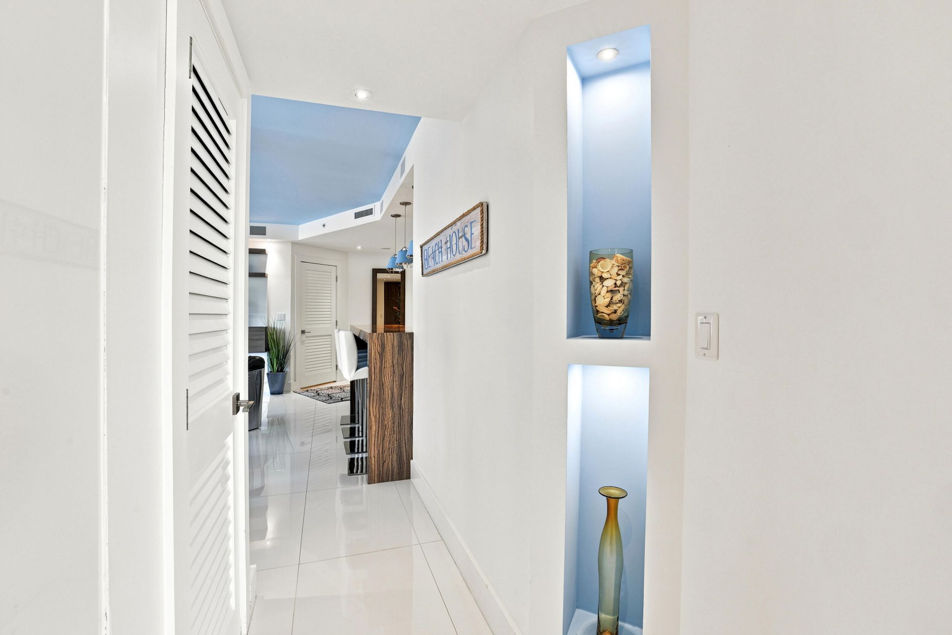 17100 N Bay Road, Unit 1401, Sunny Isles Beach, FL 33160 Photo
