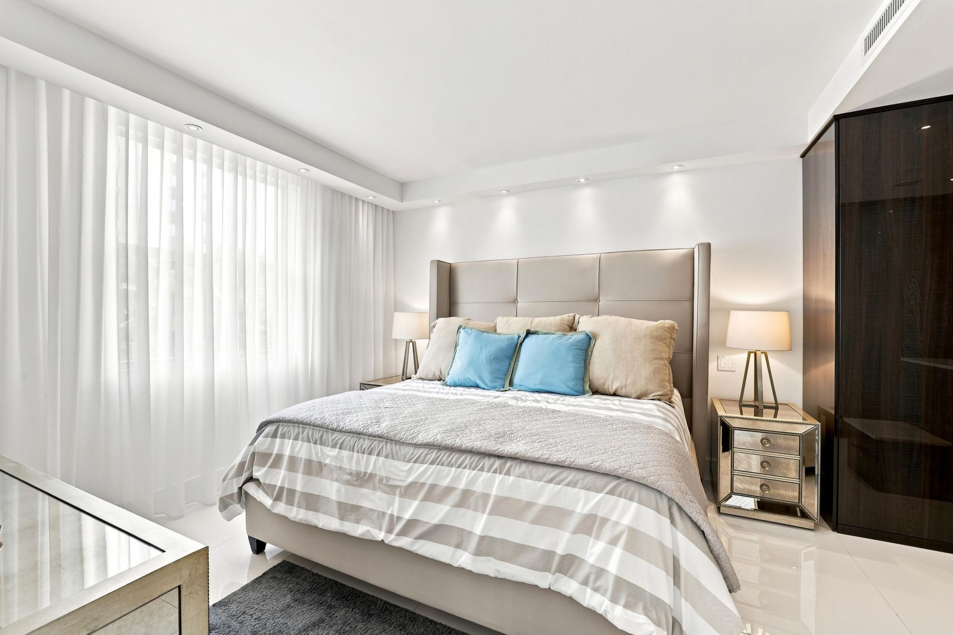 17100 N Bay Road, Unit 1401, Sunny Isles Beach, FL 33160 Photo