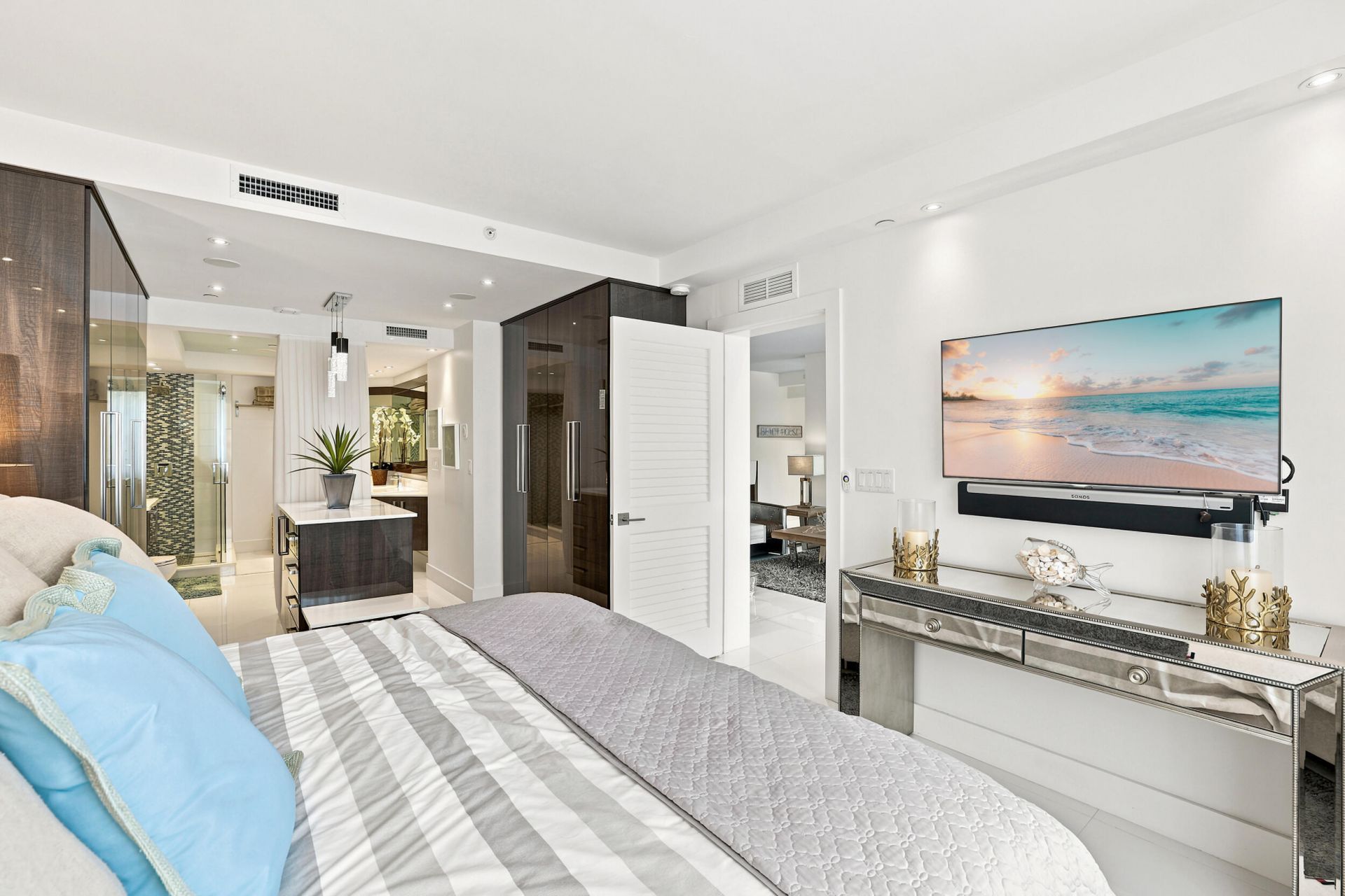 17100 N Bay Road, Unit 1401, Sunny Isles Beach, FL 33160 Photo