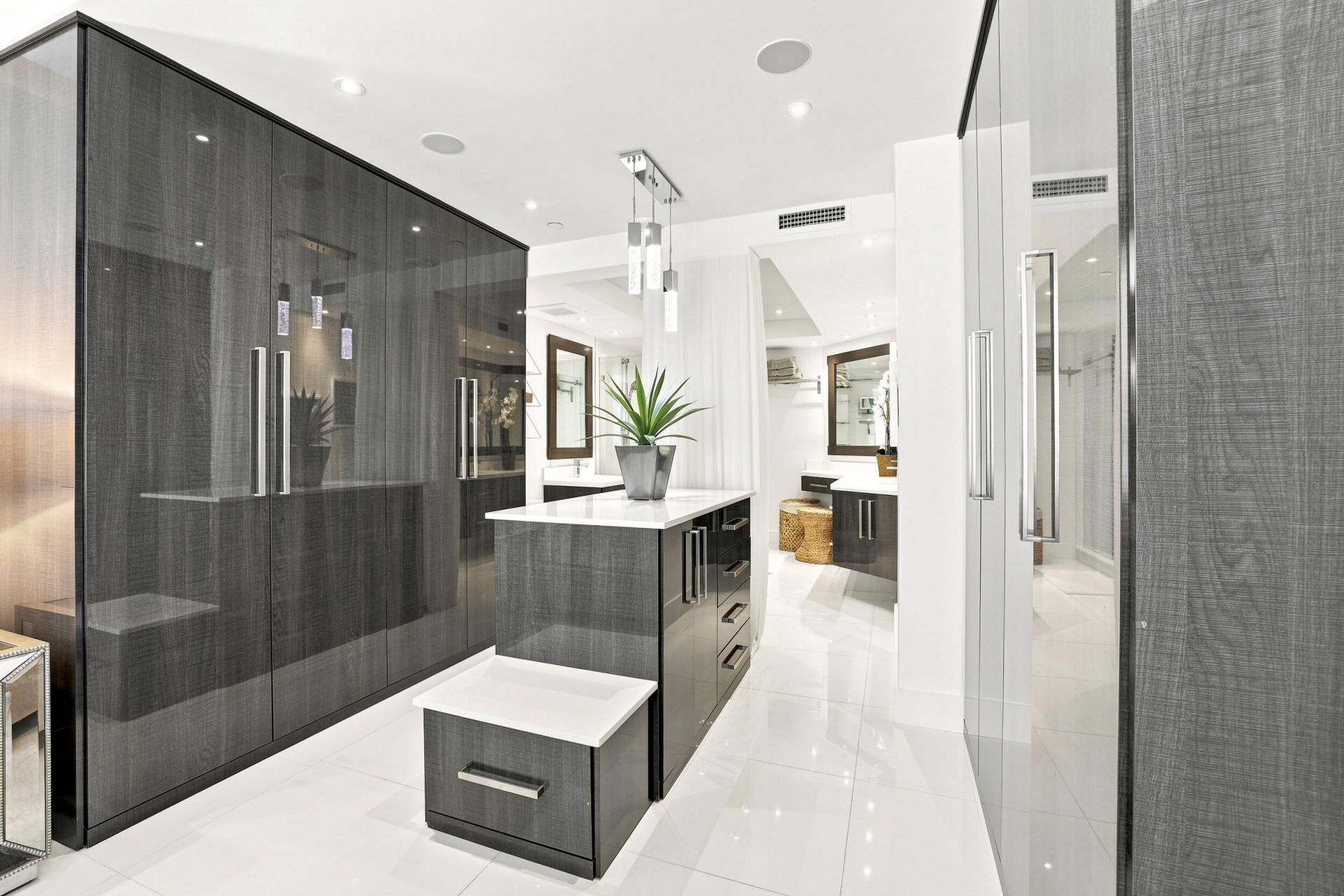 17100 N Bay Road, Unit 1401, Sunny Isles Beach, FL 33160 Photo