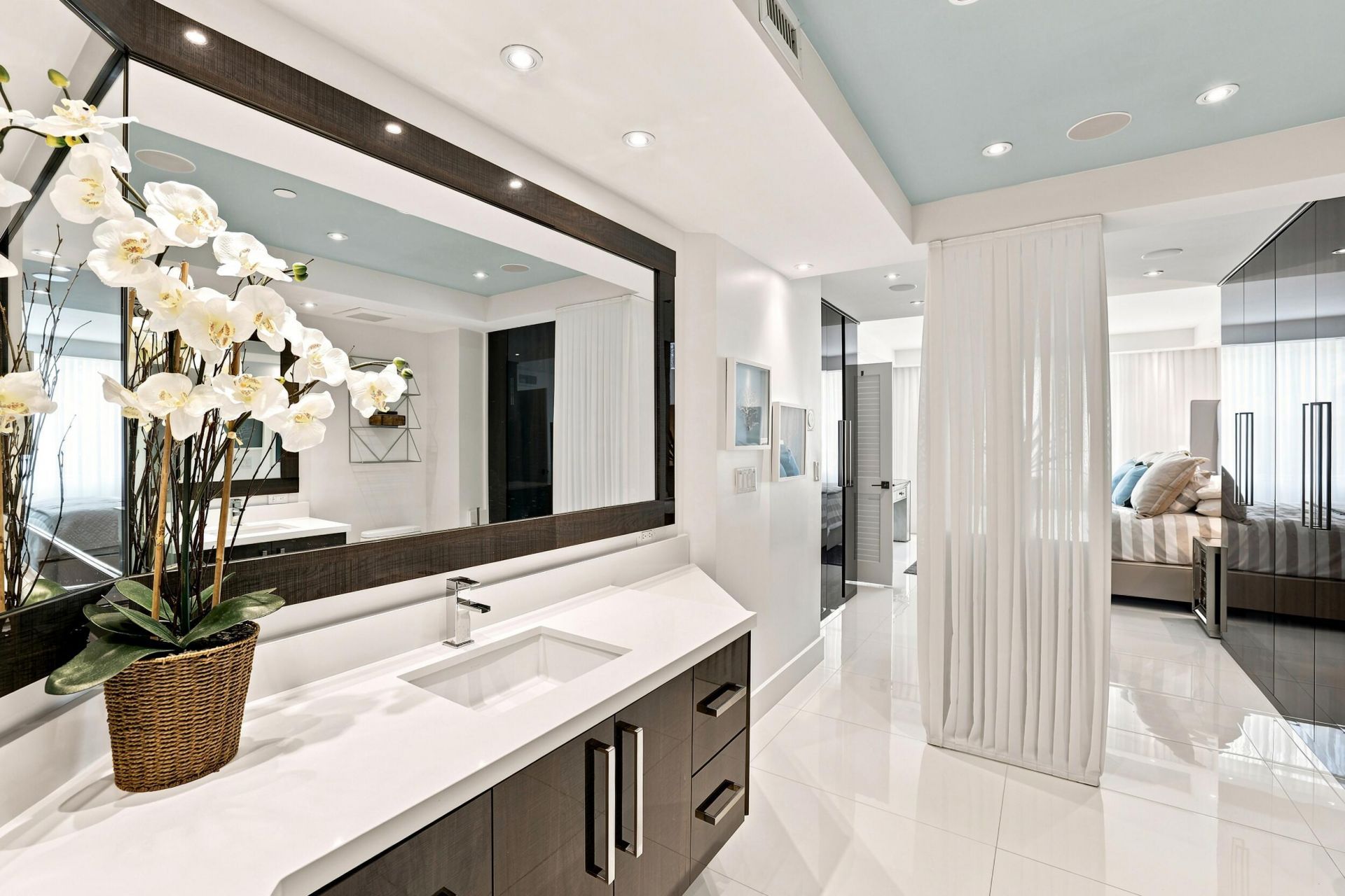 17100 N Bay Road, Unit 1401, Sunny Isles Beach, FL 33160 Photo