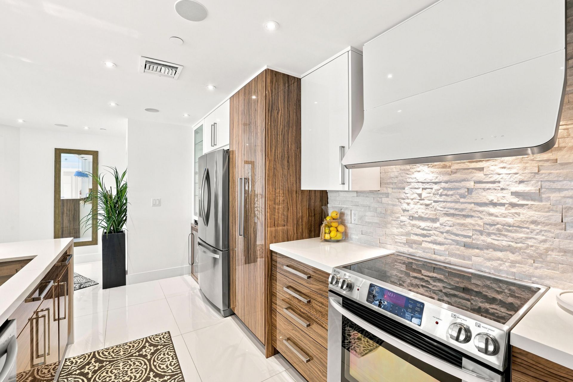 17100 N Bay Road, Unit 1401, Sunny Isles Beach, FL 33160 Photo