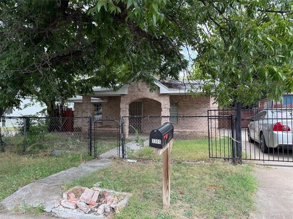 3301 S Main Street, Fort Worth, TX 76110