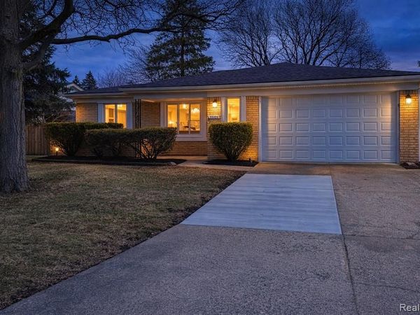 39284 Sunderland Drive, Clinton Twp, MI 48038
