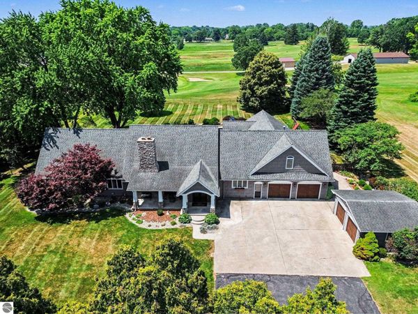 115 Golfside Drive, Alma, MI 48801