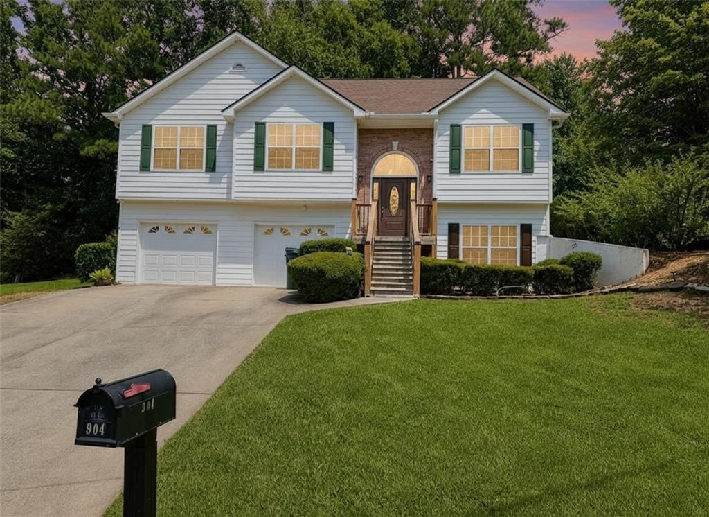 904 Pointers Way, Lawrenceville, GA 30043 Main Photo