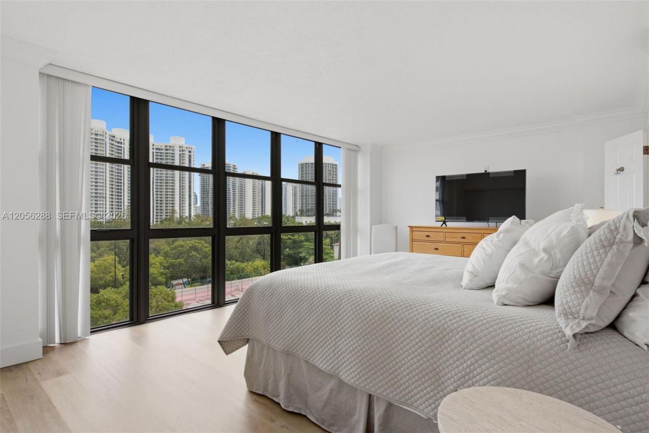 18181 NE 31st Ct, Unit 807, Aventura, FL 33160 Photo