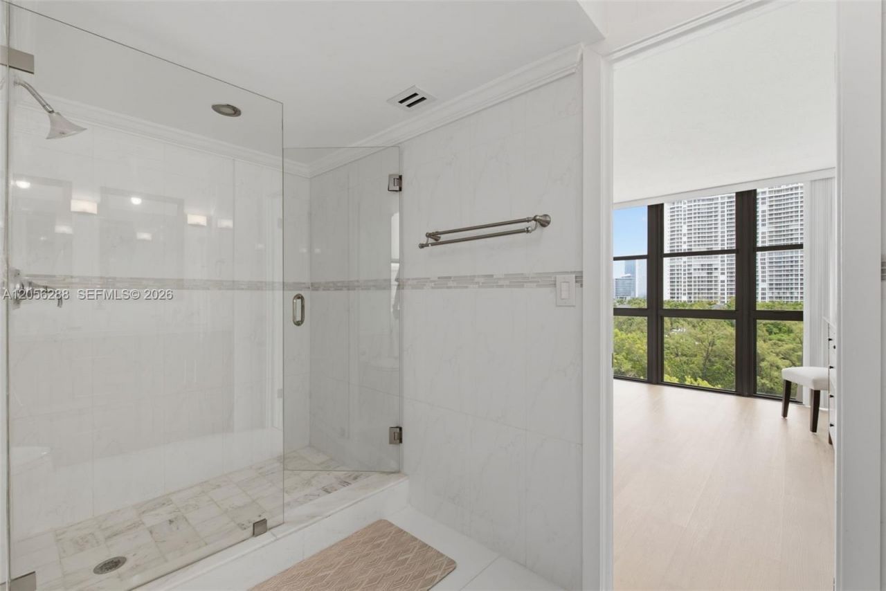 18181 NE 31st Ct, Unit 807, Aventura, FL 33160 Photo