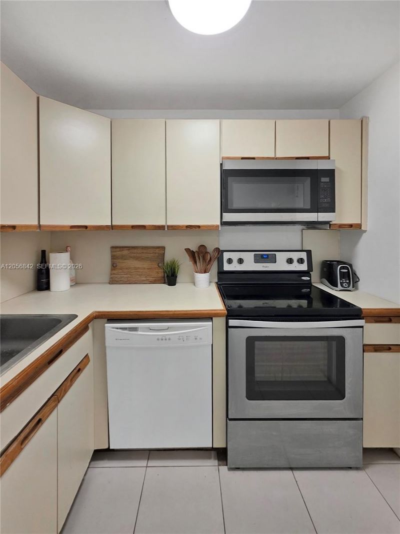 800 West Ave , Unit 337, Miami Beach, FL 33139 Photo