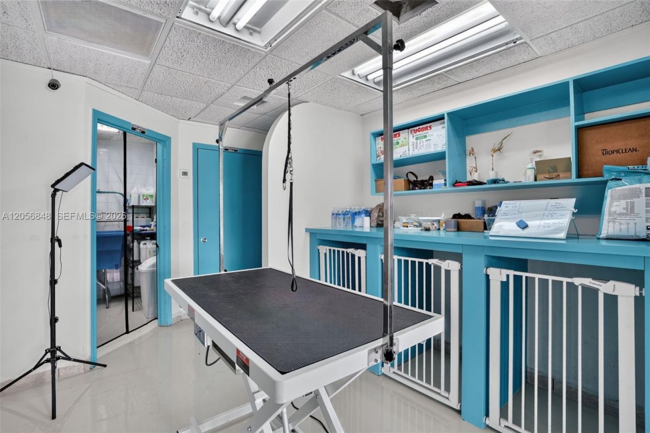 Dog Grooming Shop For Sale In Miami , Miami, FL 33173 Photo