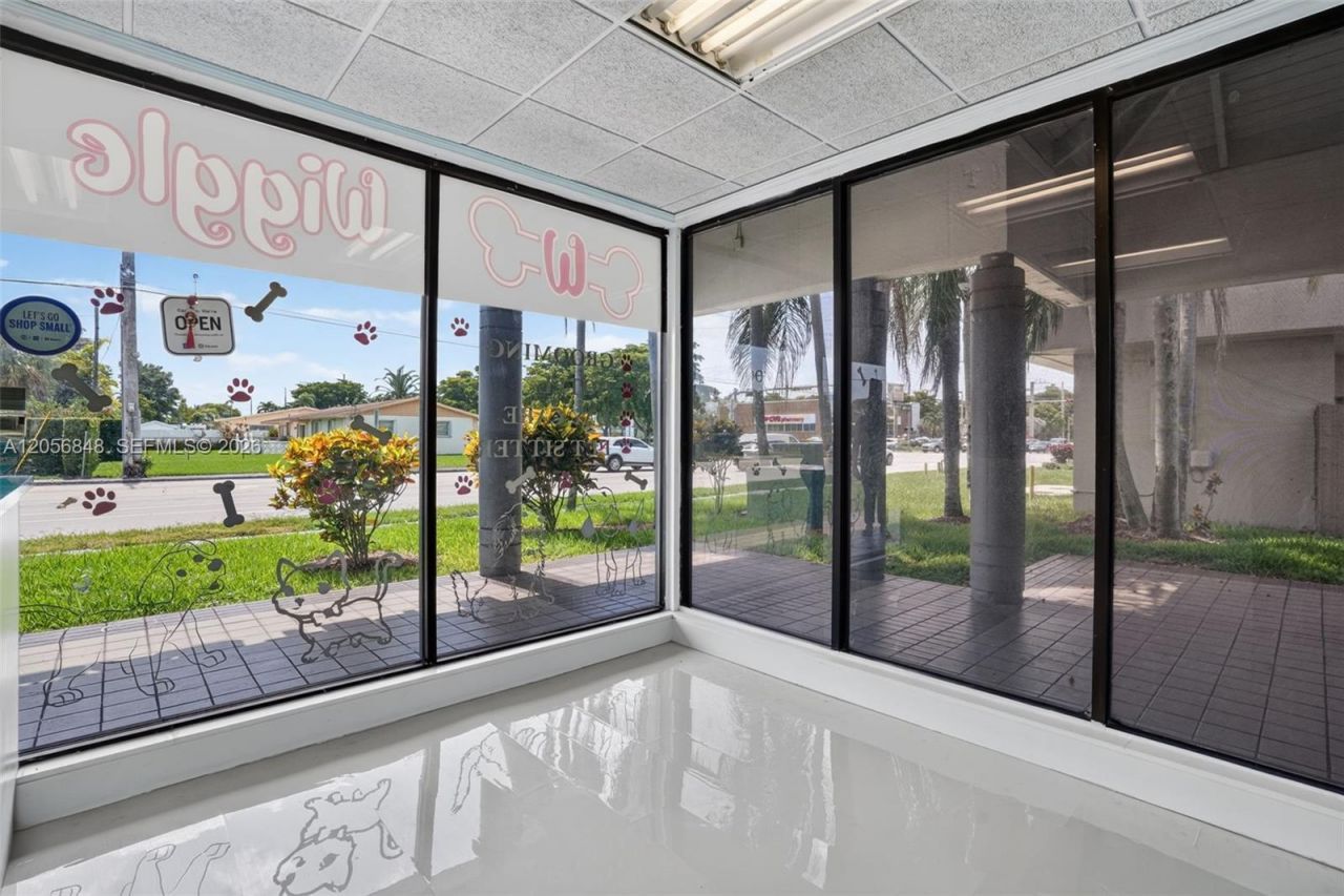 Dog Grooming Shop For Sale In Miami , Miami, FL 33173 Photo
