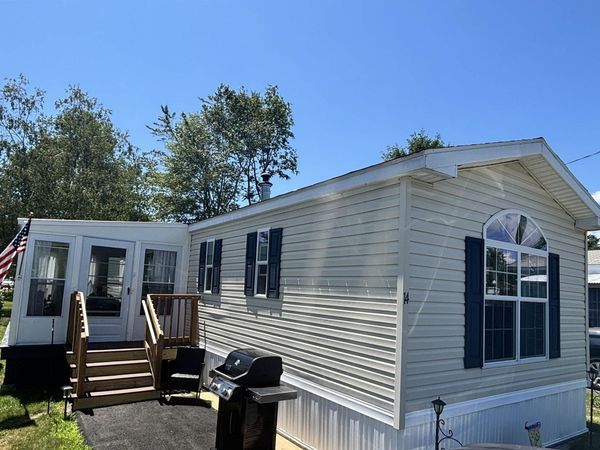 14 Chestnut Road, North Hampton, NH 03862