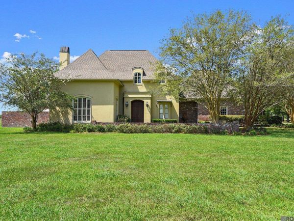 2210 Laurel Lakes Ave, Baton Rouge, LA 70820
