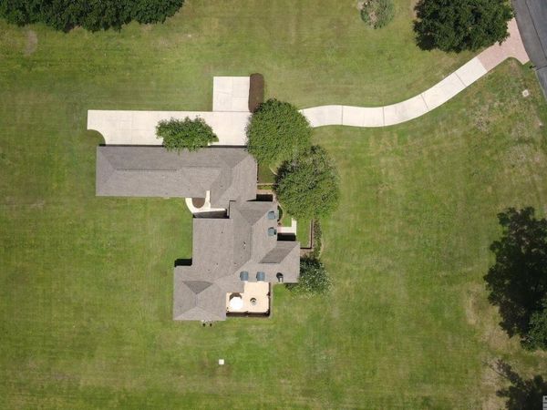 2210 Laurel Lakes Ave, Baton Rouge, LA 70820
