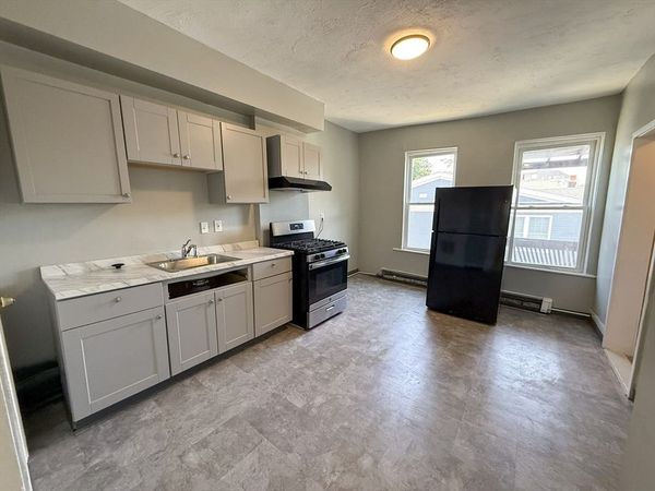 26 Alpine St, Unit 3, Boston, MA 02119