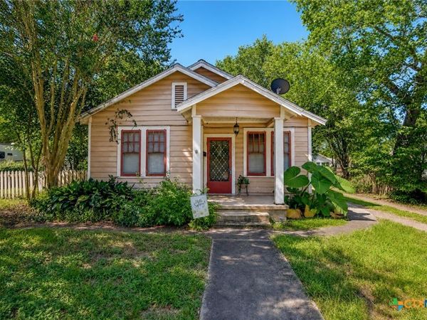 705 W San Antonio Street, Victoria, TX 77901