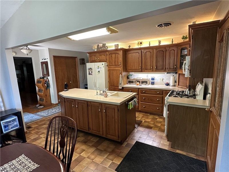 603 W Main Street, Bellevue, OH 44811 Photo 13