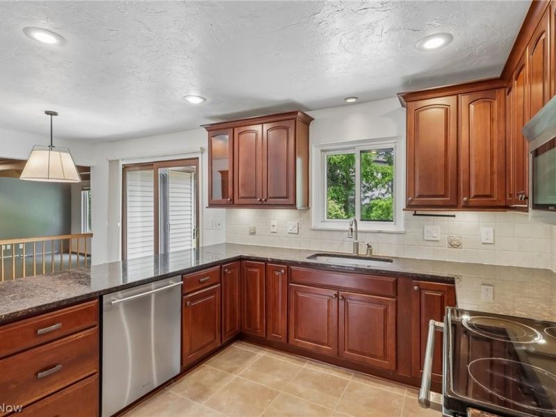 16932 Willow Wood Drive, Strongsville, OH 44136 Photo 10