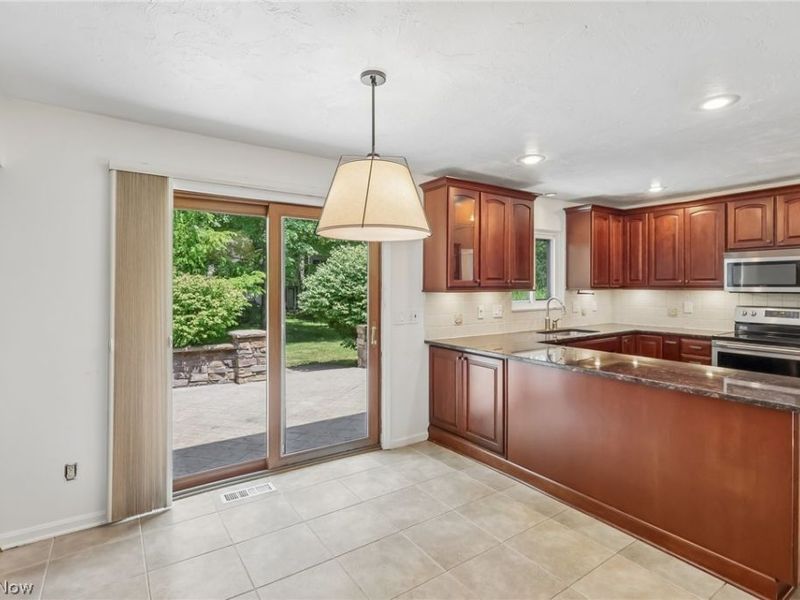 16932 Willow Wood Drive, Strongsville, OH 44136 Photo 13