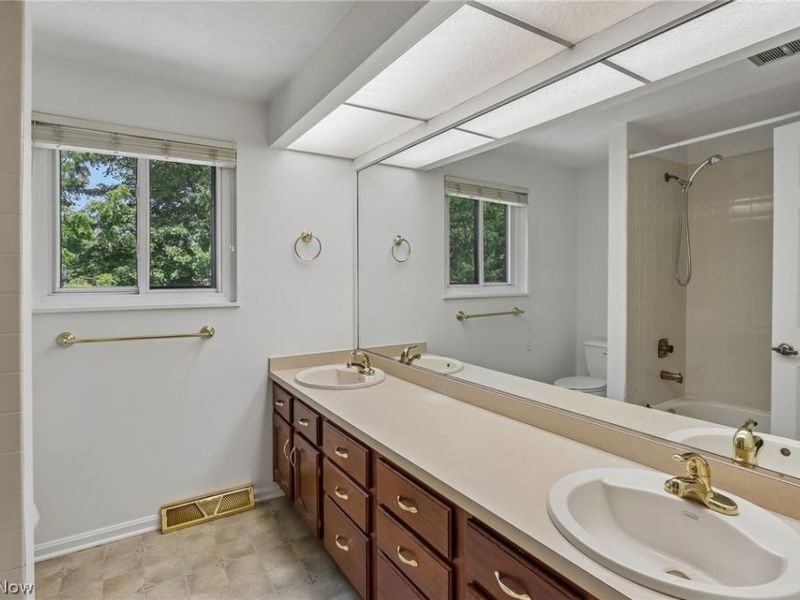 16932 Willow Wood Drive, Strongsville, OH 44136 Photo 29